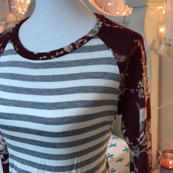 Long sleeve striped flower top - Picture 2 of 3